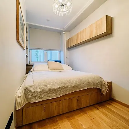 Apartment Stylish 2-bedroom In The Heart Of *