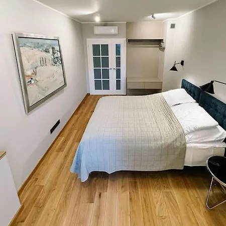 Stylish 2-bedroom In The Heart Of Apartment *