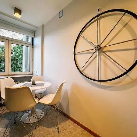 Stylish 2-bedroom In The Heart Of Warschau