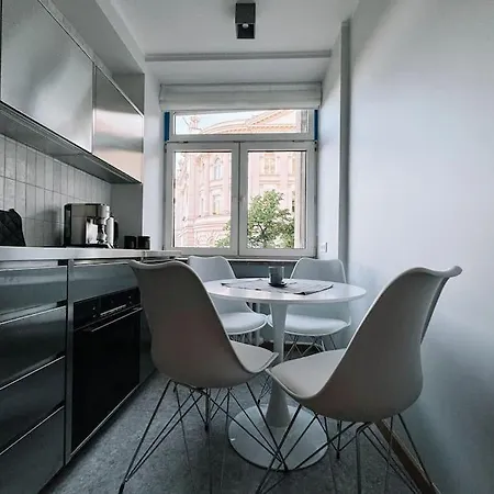 Stylish 2-bedroom In The Heart Of Apartment Warschau