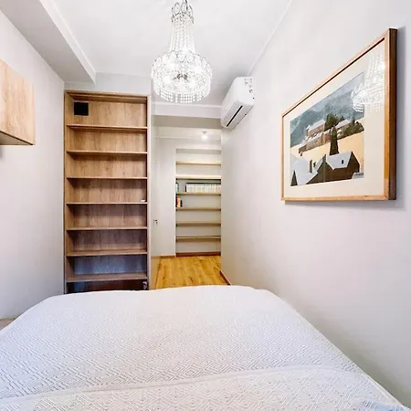 Stylish 2-bedroom In The Heart Of Warszawa