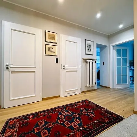 Stylish 2-bedroom In The Heart Of * Warszawa