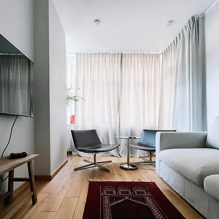 Stylish 2-bedroom In The Heart Of Варшава