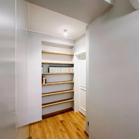 Апартаменты Stylish 2-bedroom In The Heart Of Варшава