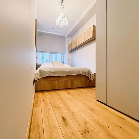 Stylish 2-bedroom In The Heart Of Апартаменты