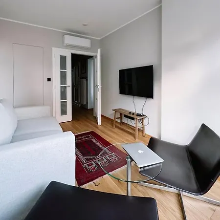 Апартаменты Stylish 2-bedroom In The Heart Of