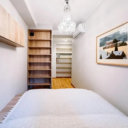 Stylish 2-bedroom In The Heart Of *