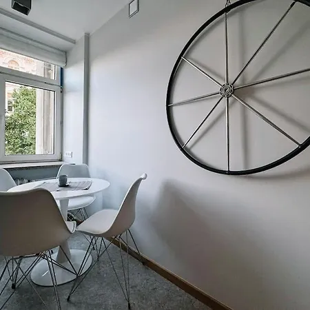Апартаменты Stylish 2-bedroom In The Heart Of