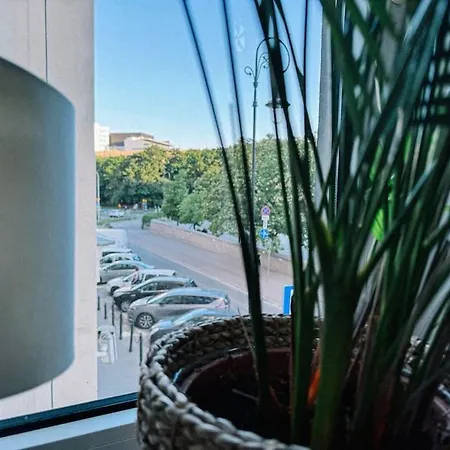 Stylish 2-bedroom In The Heart Of Апартаменты